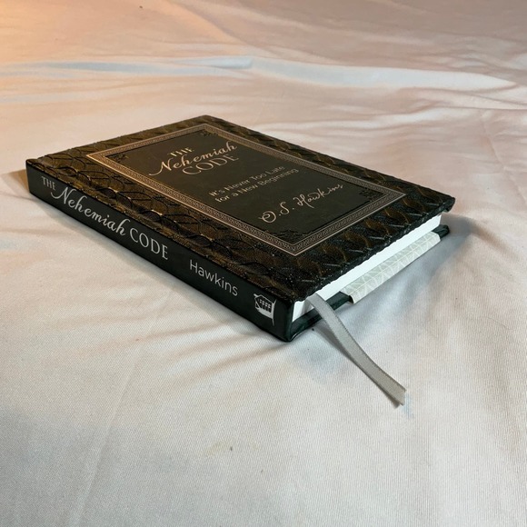 NWT The Nehemiah Code ~ It’s Never Too Late for a New Beginning ~ O.S. Hawkins - Picture 2 of 8